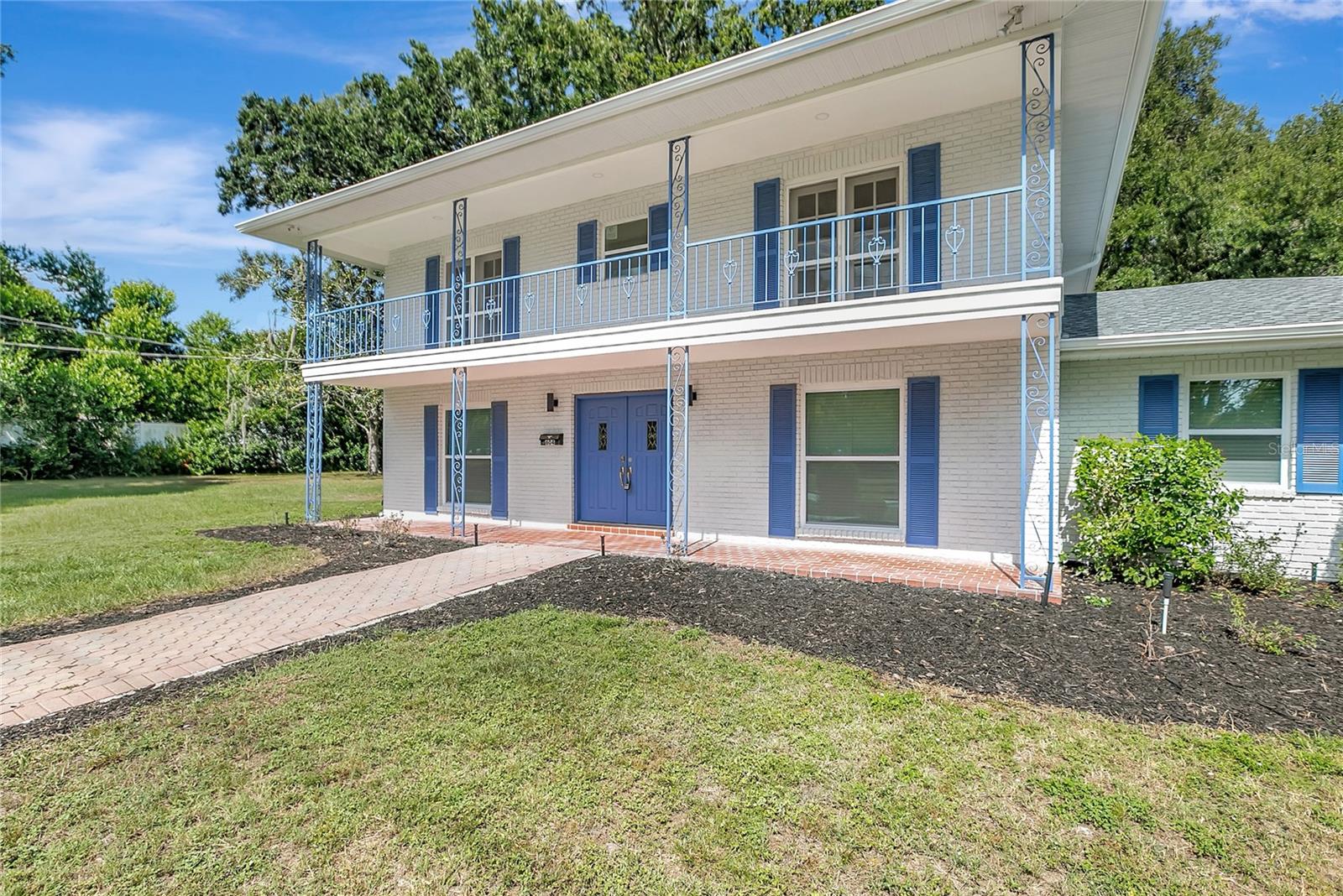 COLONIAL GROVE - Residential