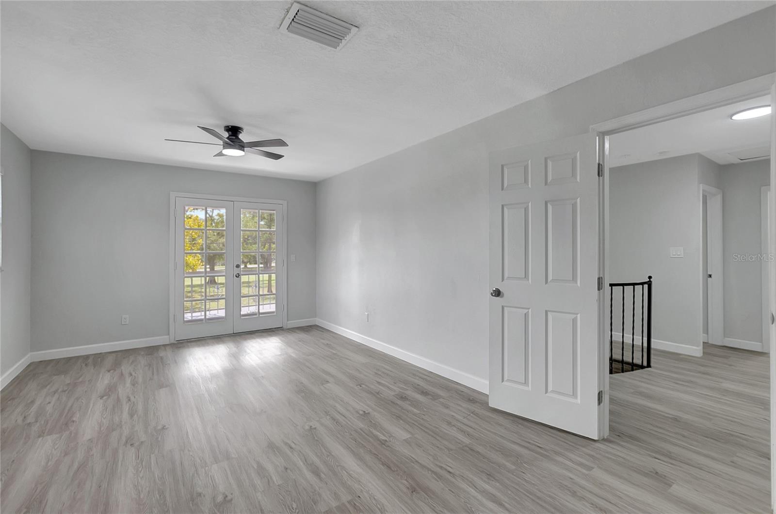 COLONIAL GROVE - Residential