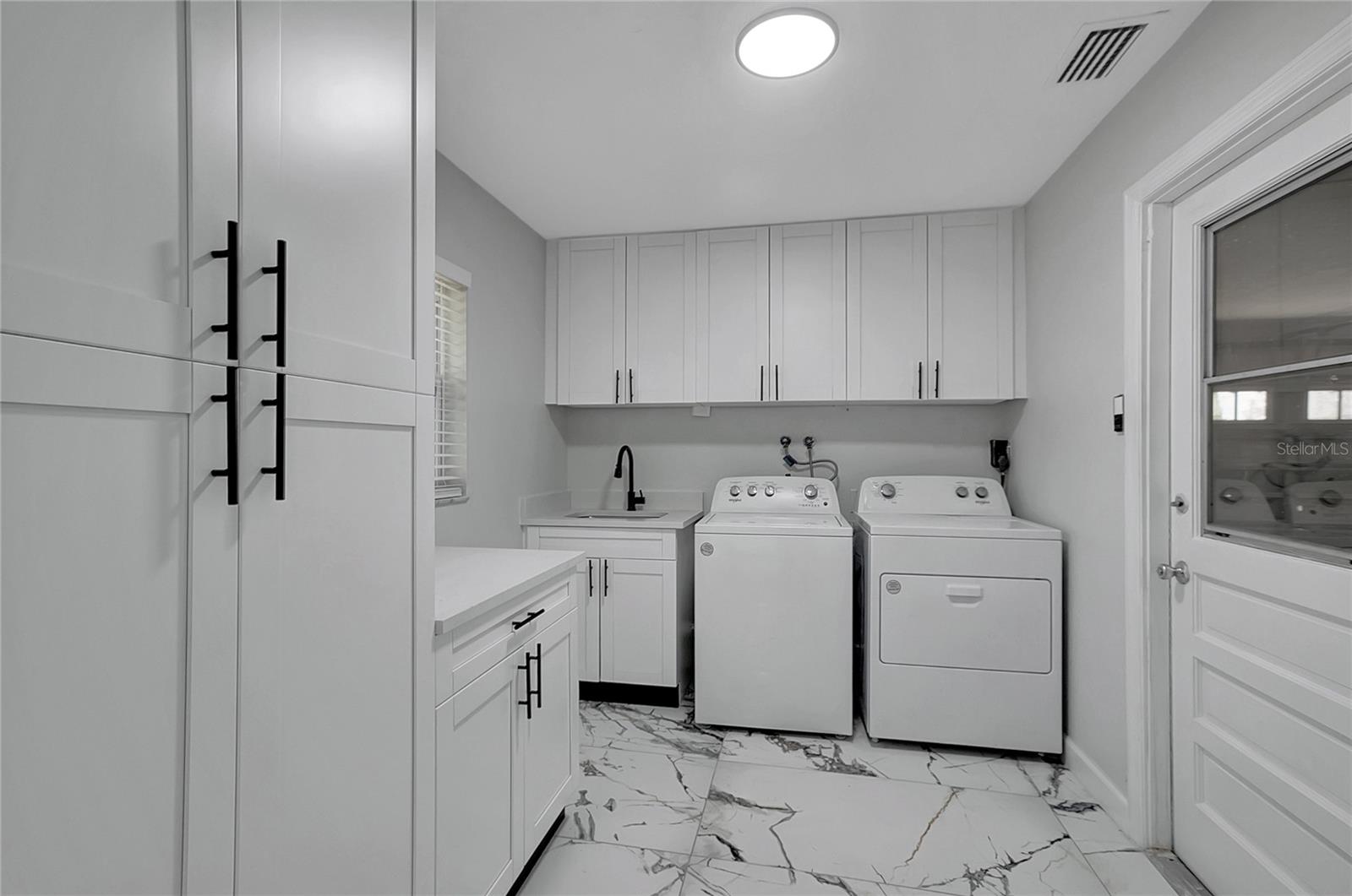 COLONIAL GROVE - Residential