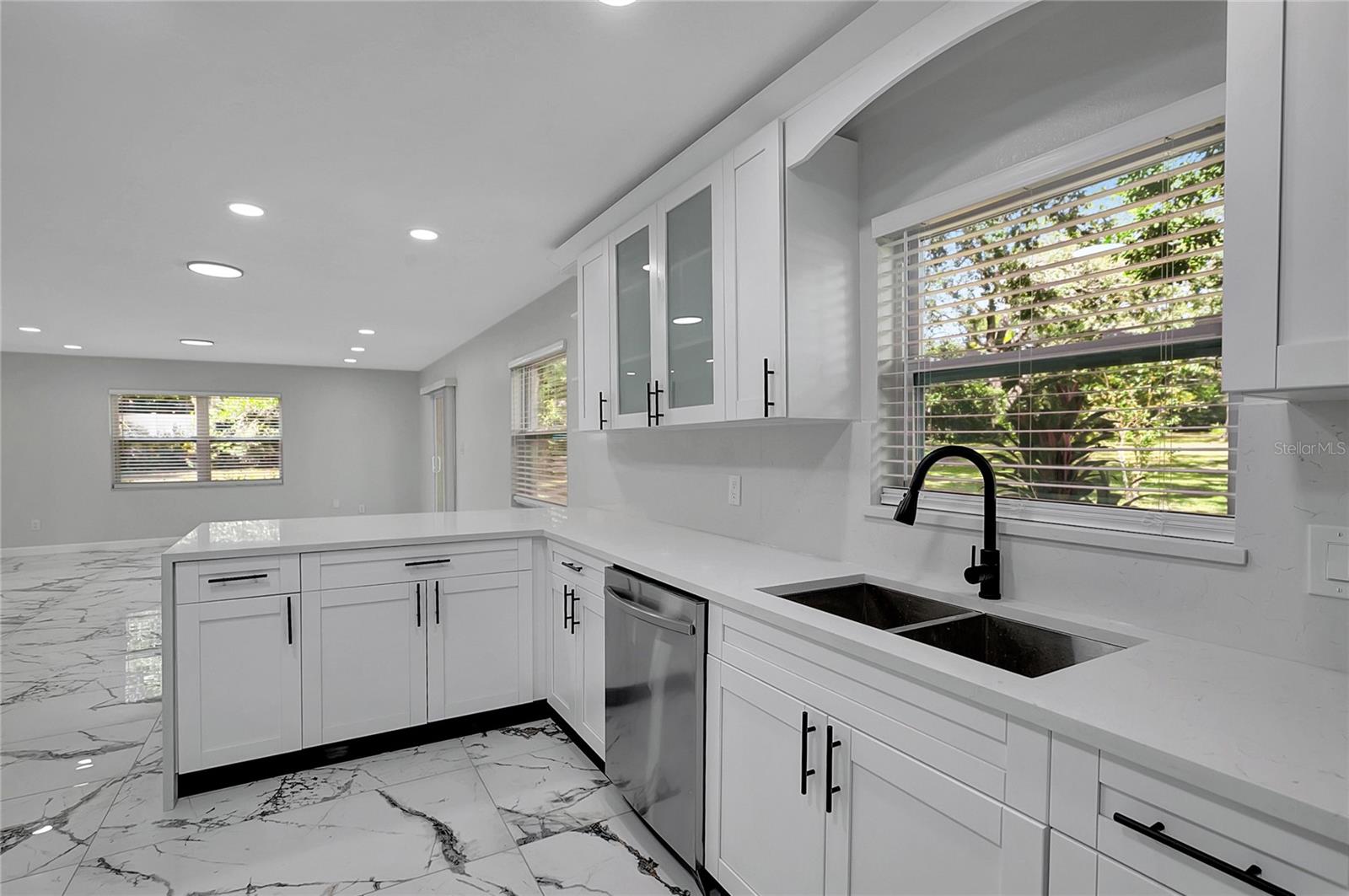 COLONIAL GROVE - Residential