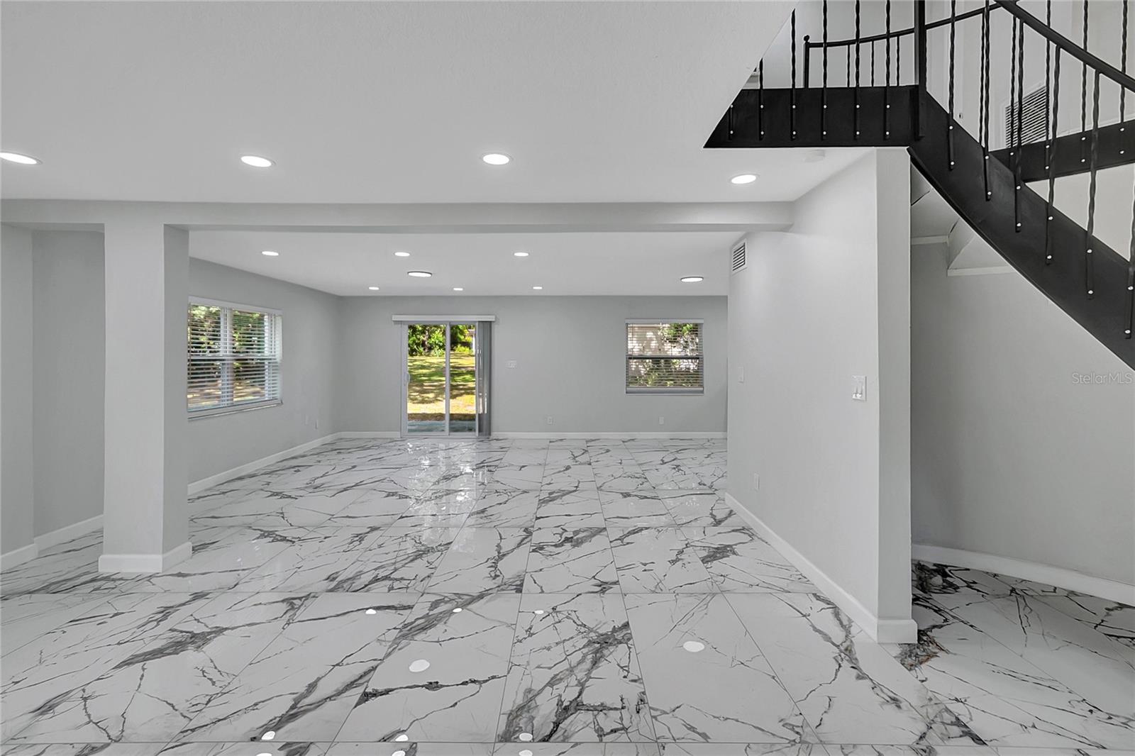 COLONIAL GROVE - Residential