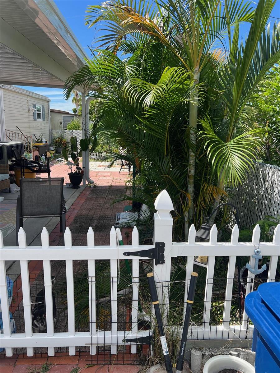 6580 SEMINOLE BOULEVARD 204
