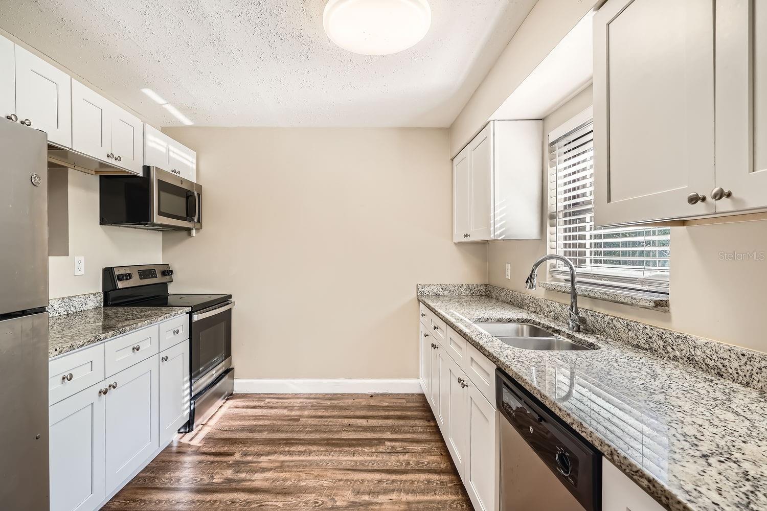 6412 SKYLINE COURT