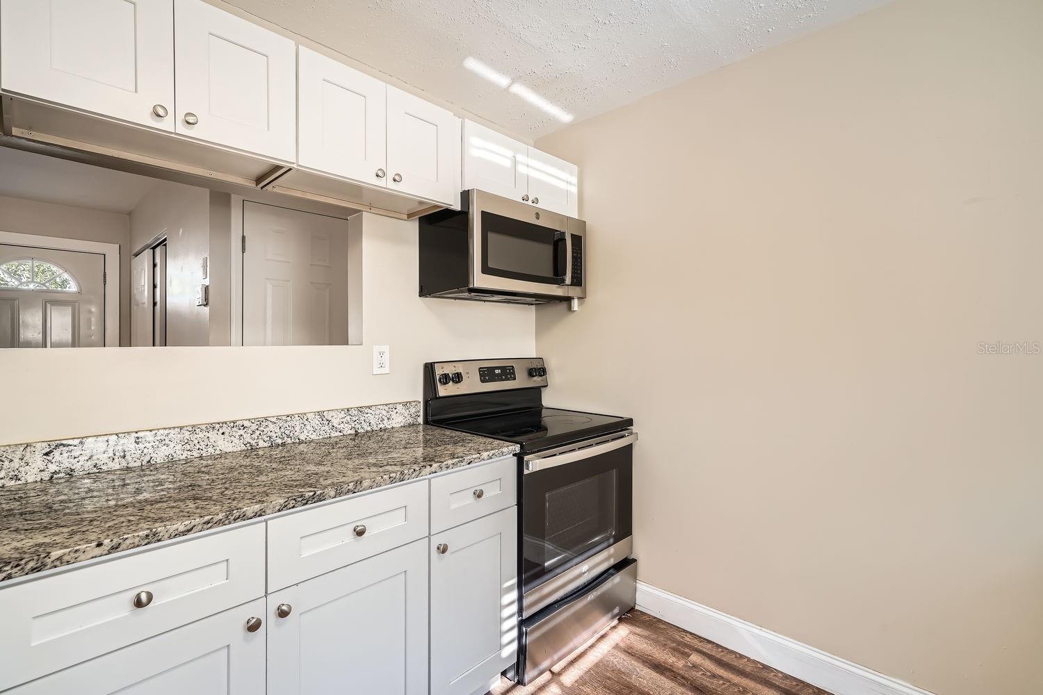 6412 SKYLINE COURT