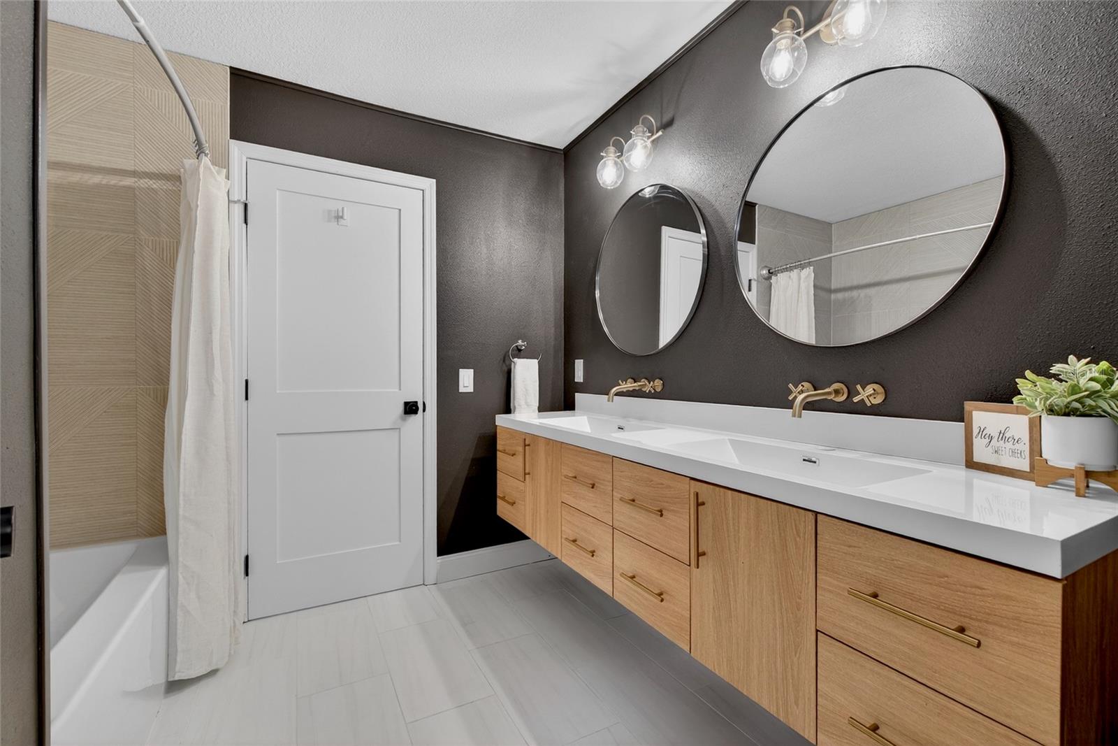 VENETIAN ISLES - Residential