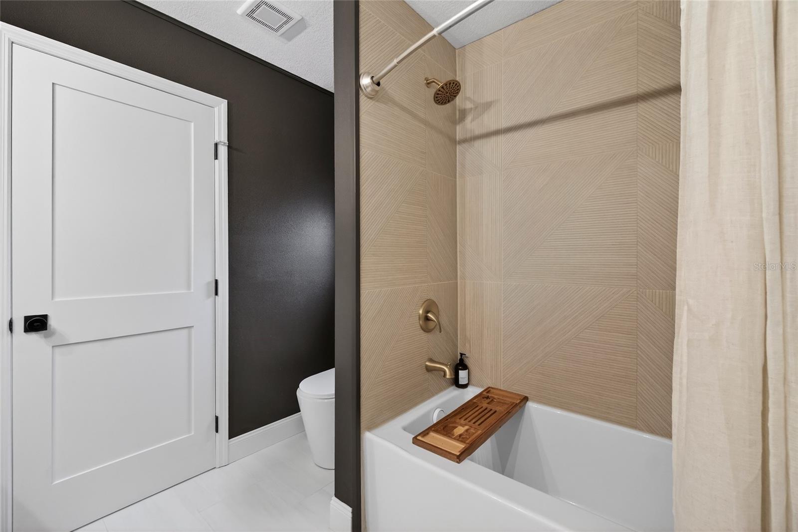 VENETIAN ISLES - Residential