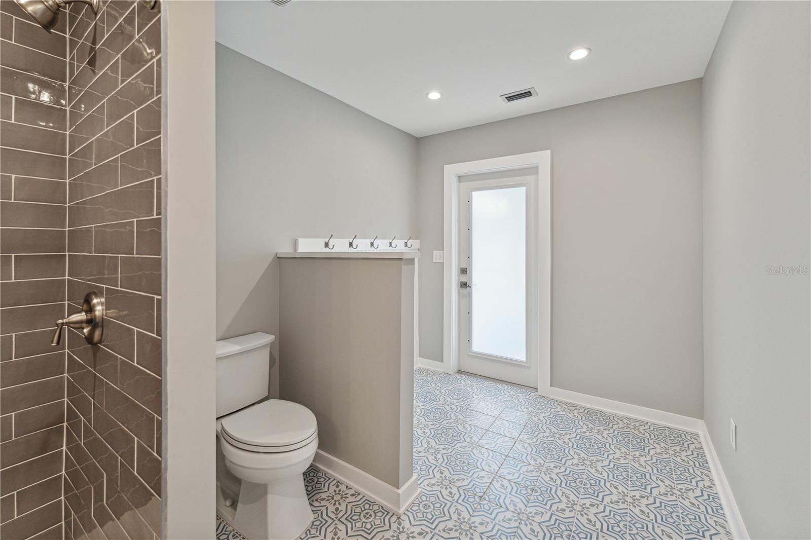 SHORE ACRES OVERLOOK SEC - Residential Lease