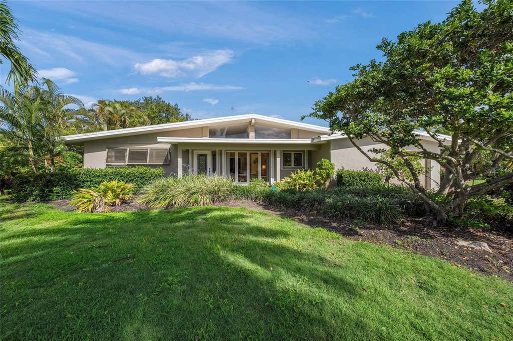 Photo of 7616 Cove Terrace, Sarasota, FL 34231 (MLS # A4699941)