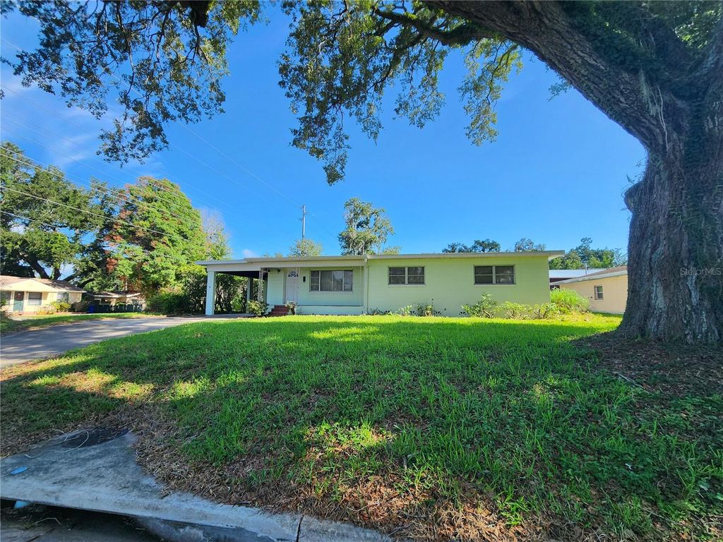 Photo of 725 Louise Drive, Lakeland, FL 33803 (MLS # L4963200)