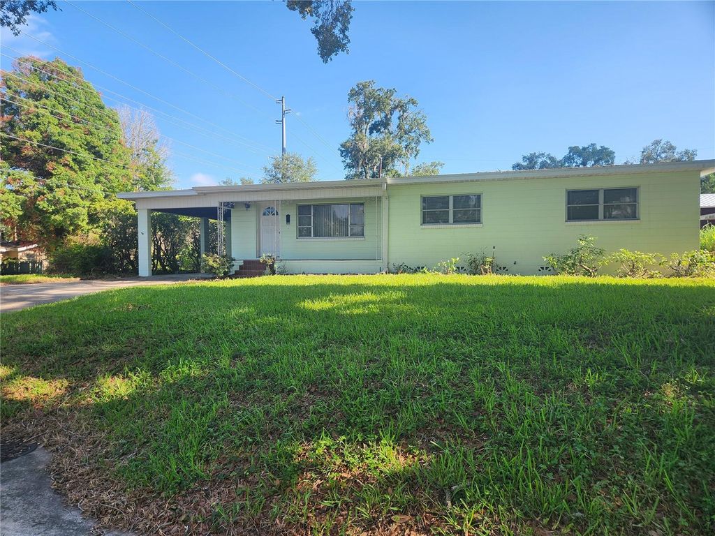 Photo of 725 Louise Drive, Lakeland, FL 33803 (MLS # L4963200)