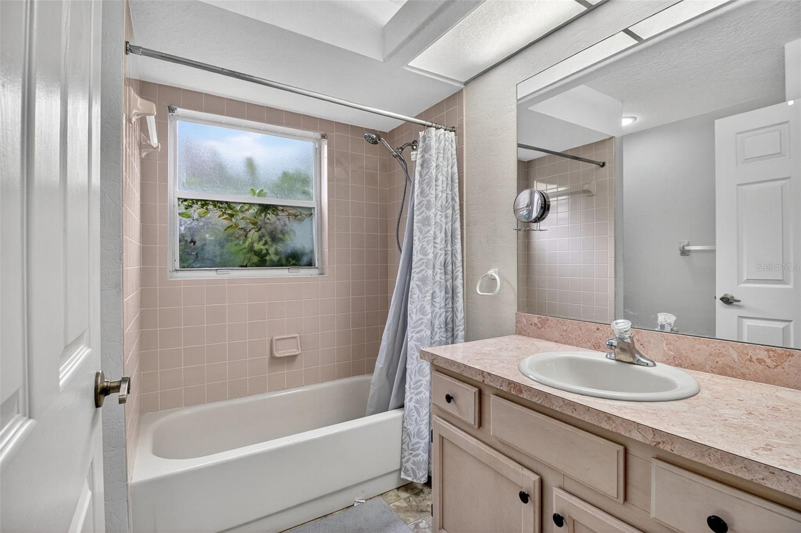 THE ESTATES - Residential Lease