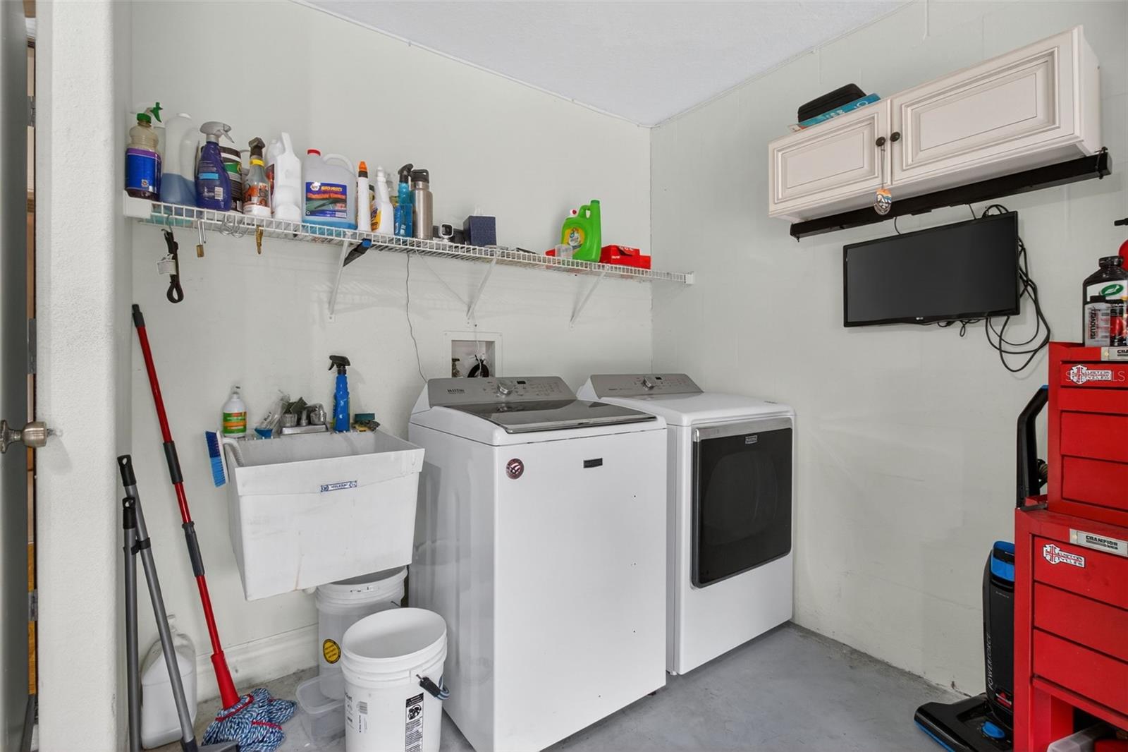 THE ESTATES - Residential Lease