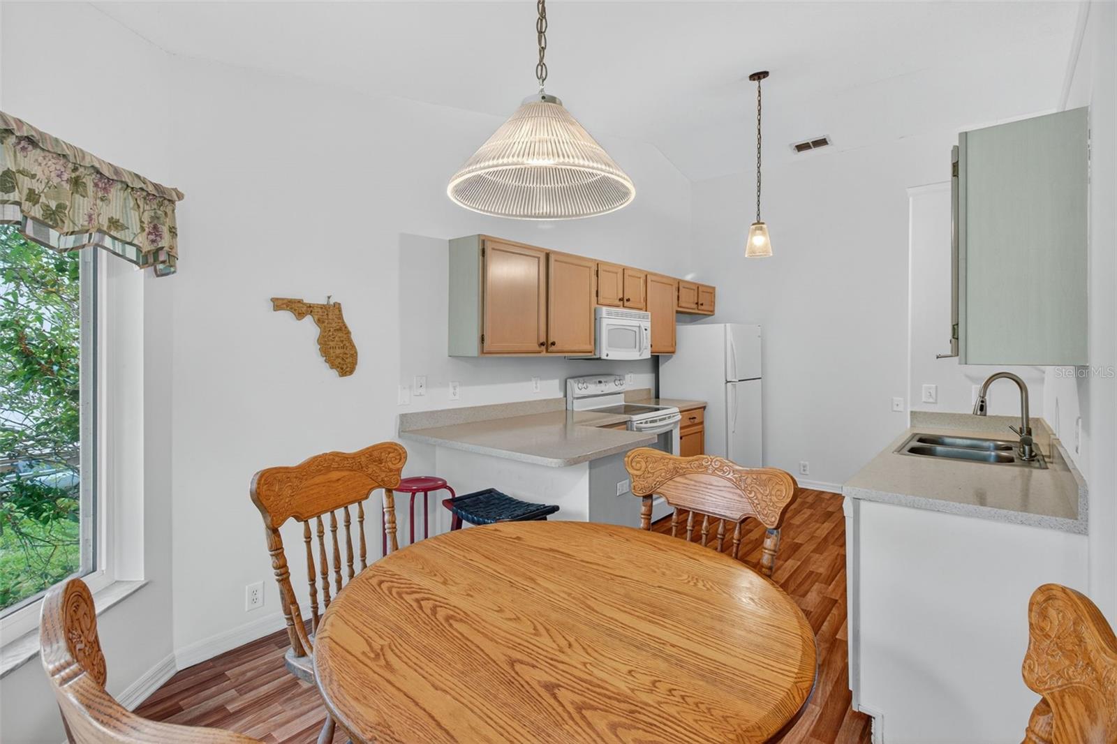 THE ESTATES - Residential Lease