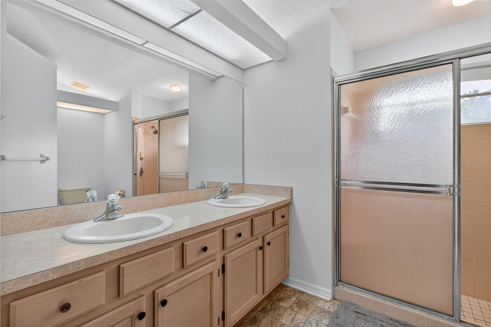 THE ESTATES - Residential Lease