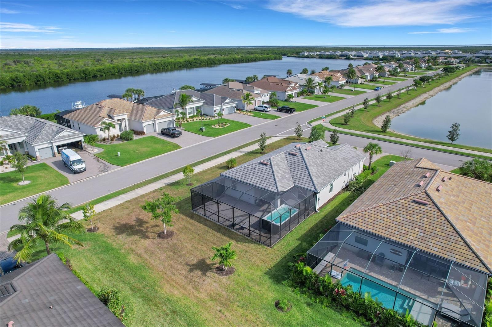 HARBOR WEST - Residential