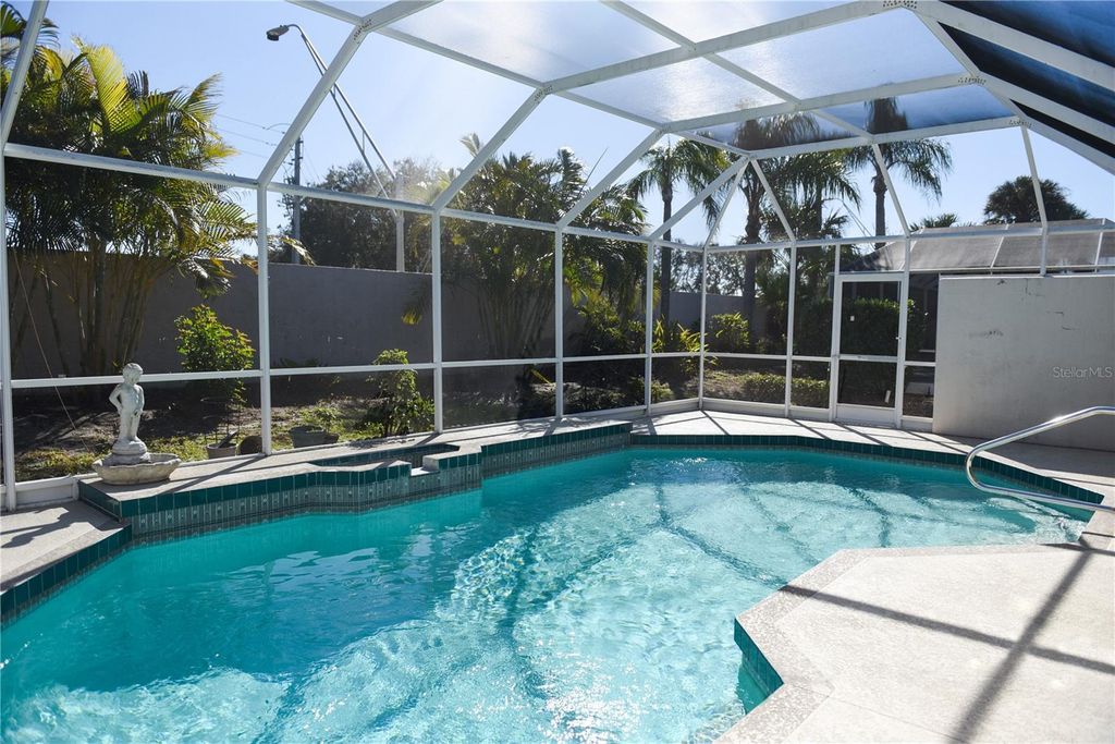 Photo of 4819 W Raintree, Bradenton, FL 34203 (MLS # A4680917)