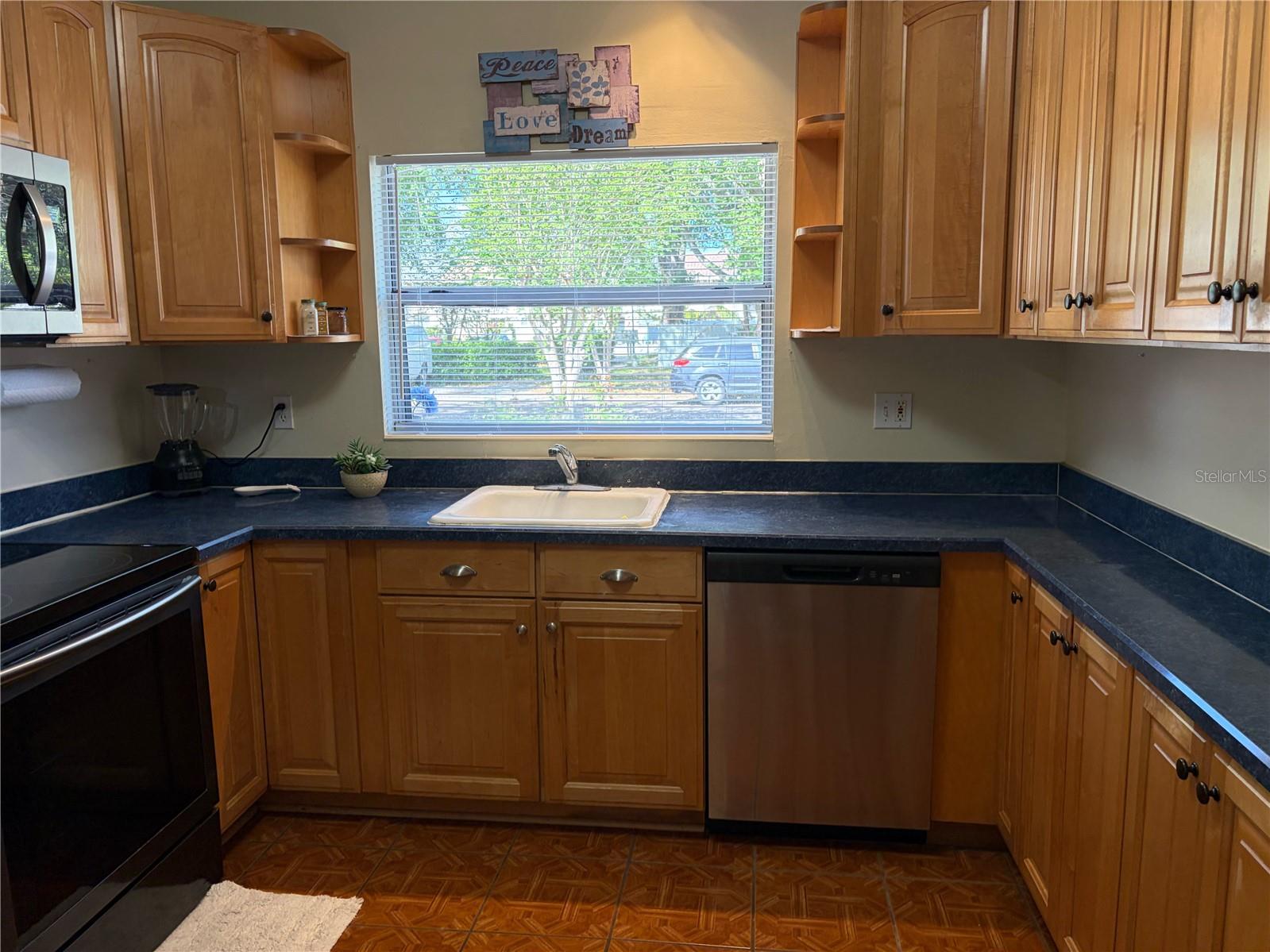 CARROLLWOOD PINES - Residential