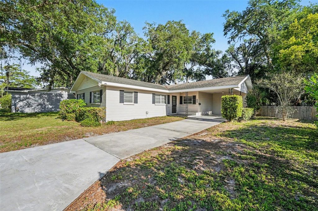 Photo of 521 W Palmeden Drive, Lakeland, FL 33803 (MLS # O6398869)
