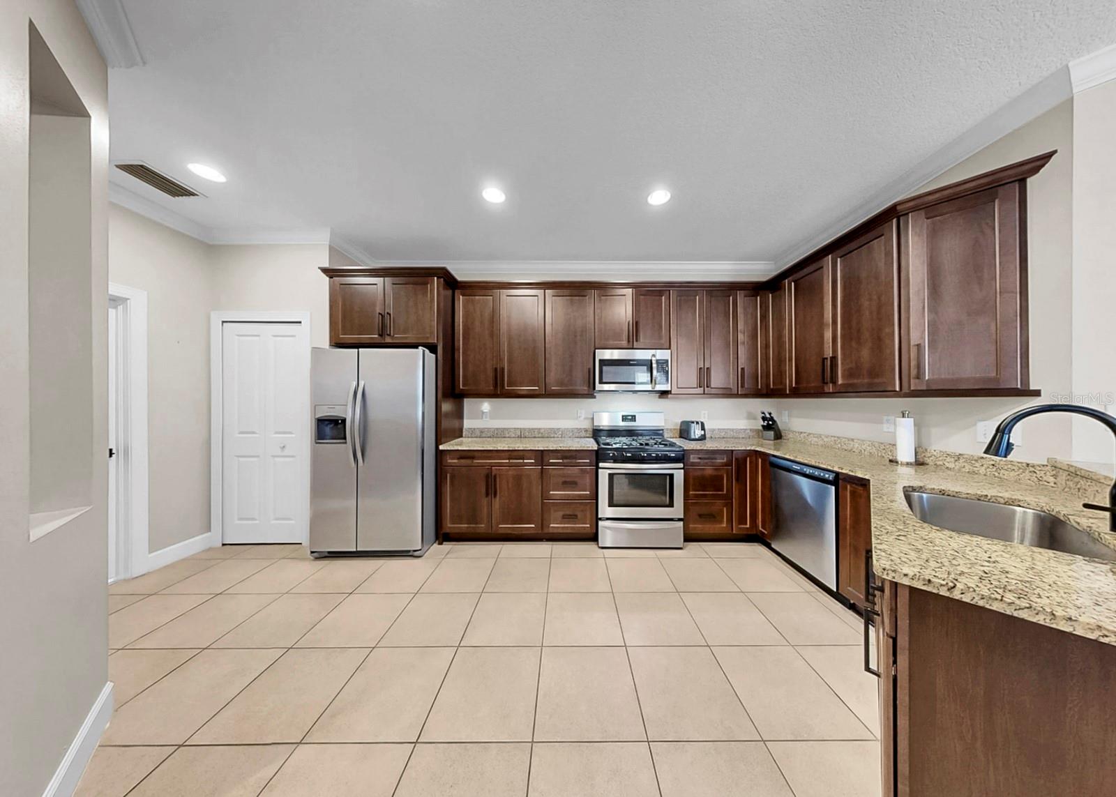 FISHHAWK RANCH PHASE 2 PARCEL Z - Residential