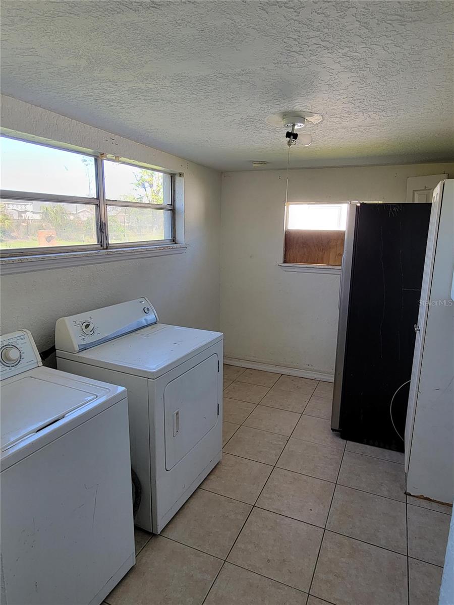 LAKE SUNSET SHORES REV - Residential Lease