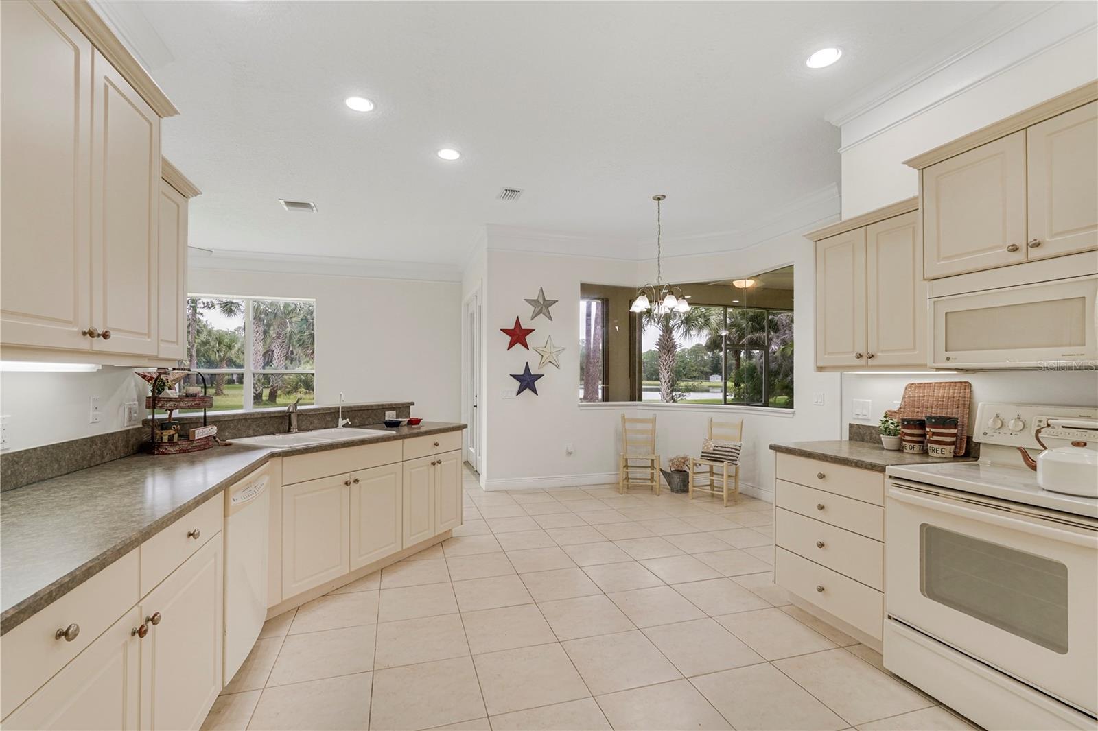LAKE FOREST BAYSIDE LAKES - Residential