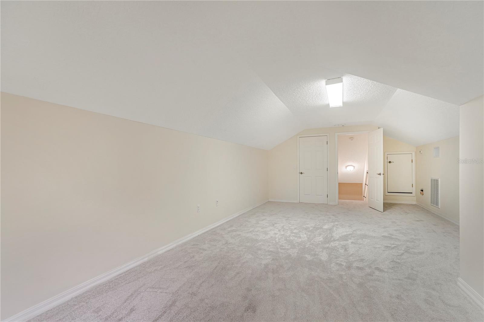 LAKE FOREST BAYSIDE LAKES - Residential