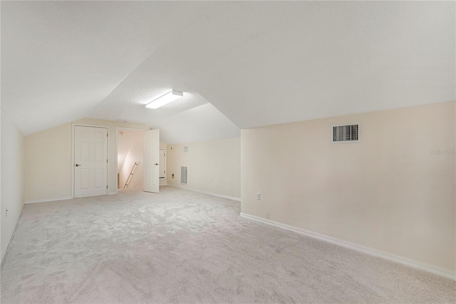 LAKE FOREST BAYSIDE LAKES - Residential