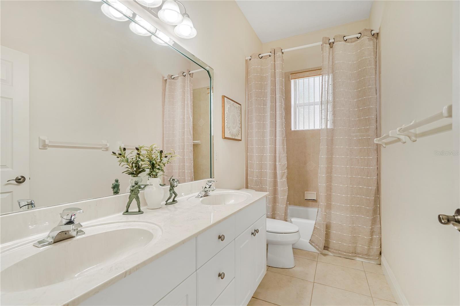 LAKE FOREST BAYSIDE LAKES - Residential