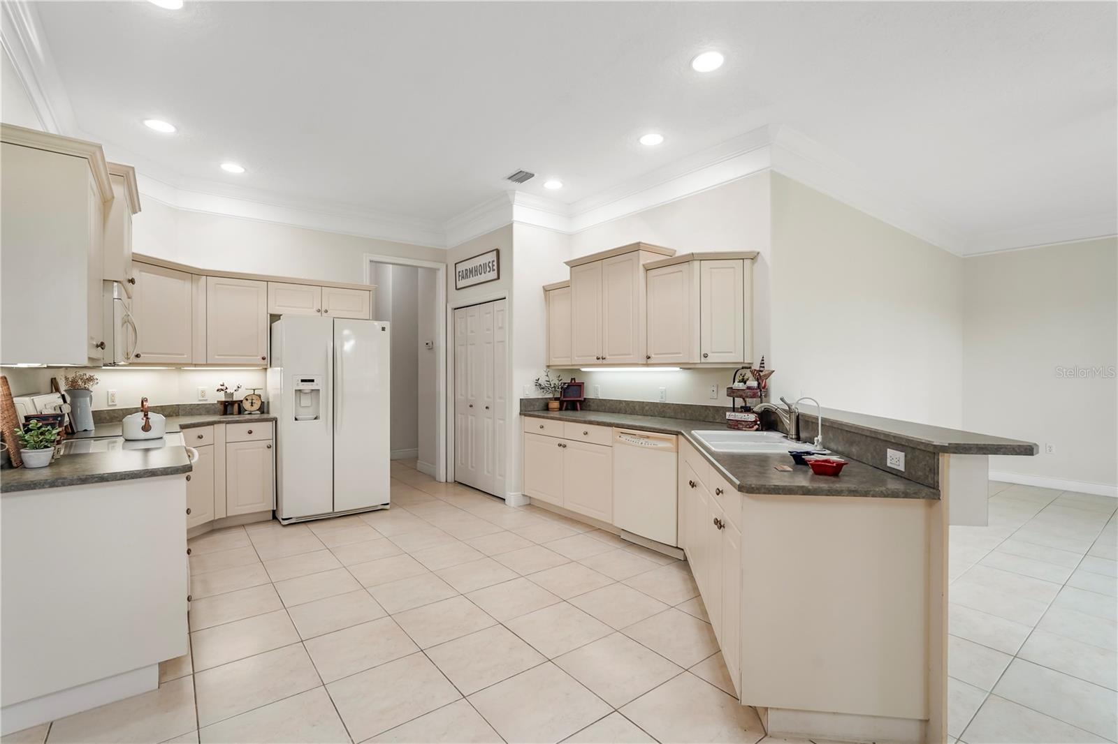 LAKE FOREST BAYSIDE LAKES - Residential