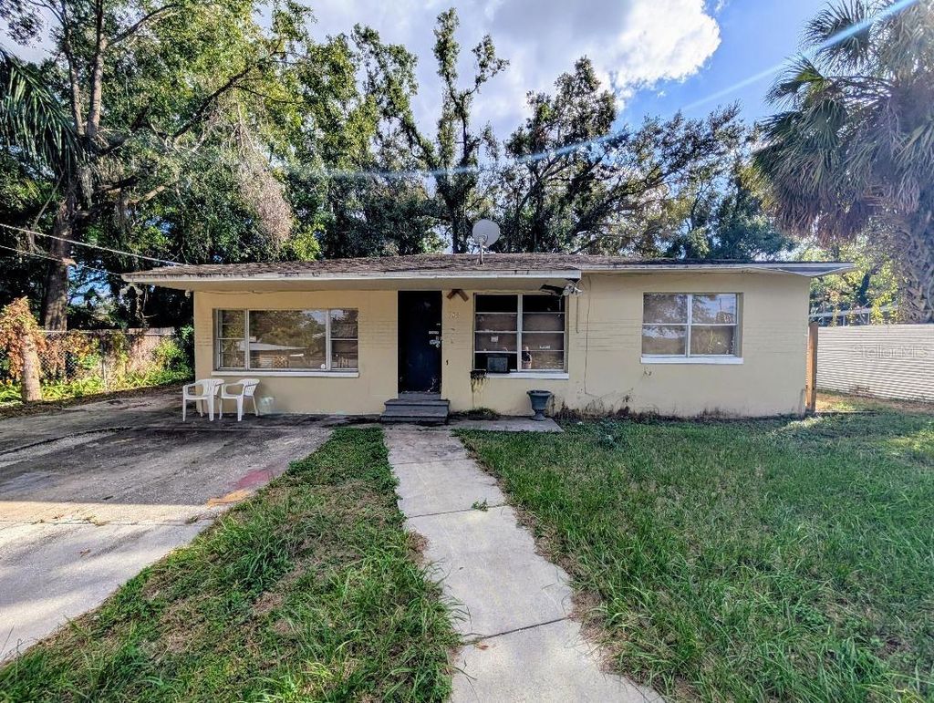 Photo of 303 E Hollywood Street, Tampa, FL 33604 (MLS # TB8440143)
