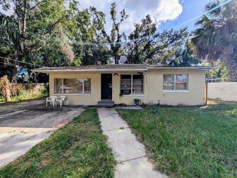 Photo of 303 E Hollywood Street, Tampa, FL 33604 (MLS # TB8440143)