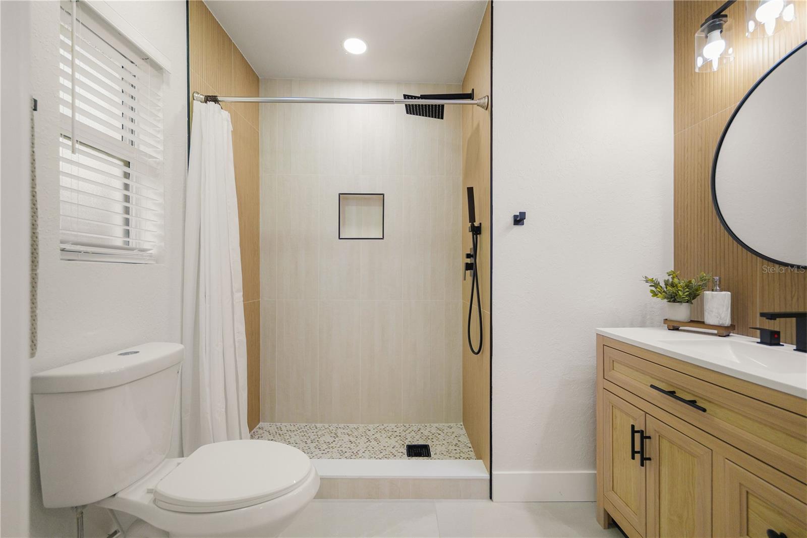 LAKESIDE 1ST ADD - Residential