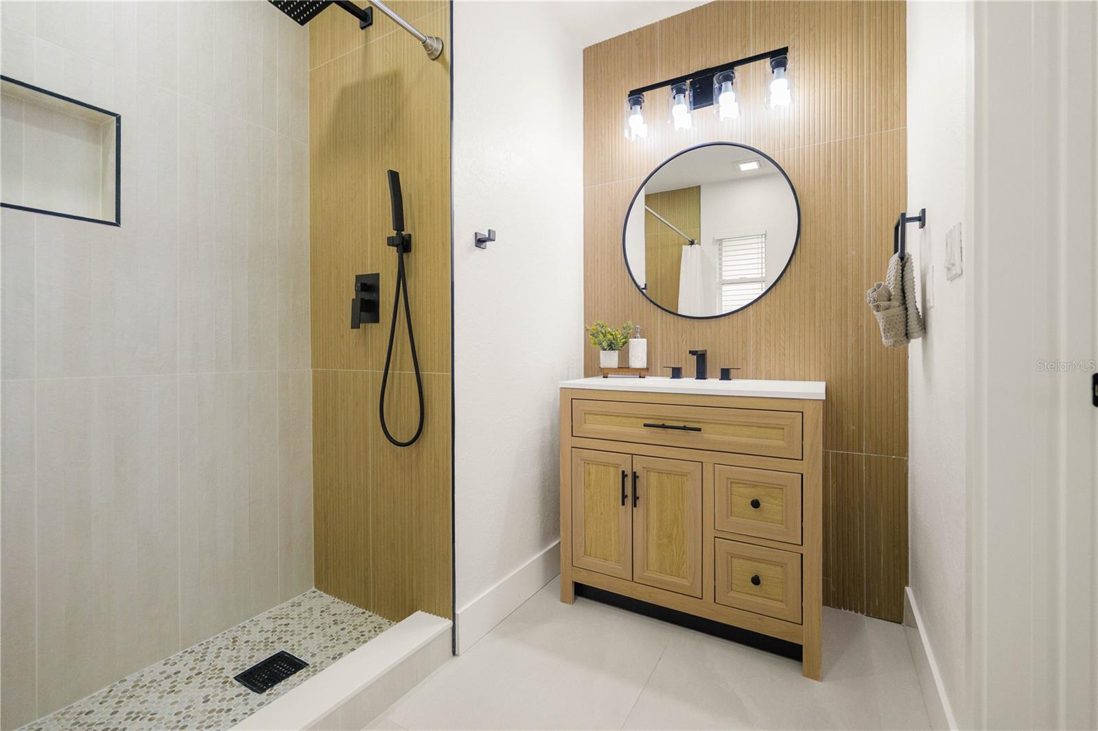 LAKESIDE 1ST ADD - Residential