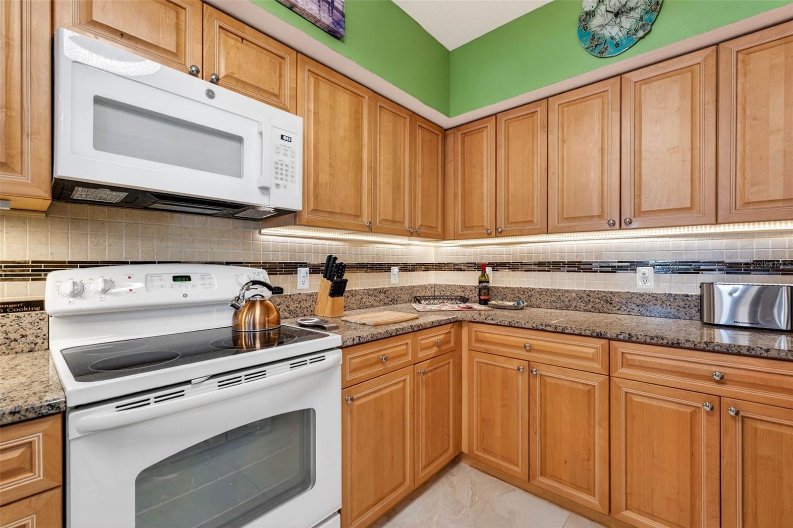 SEAVIEW PLACE - Residential