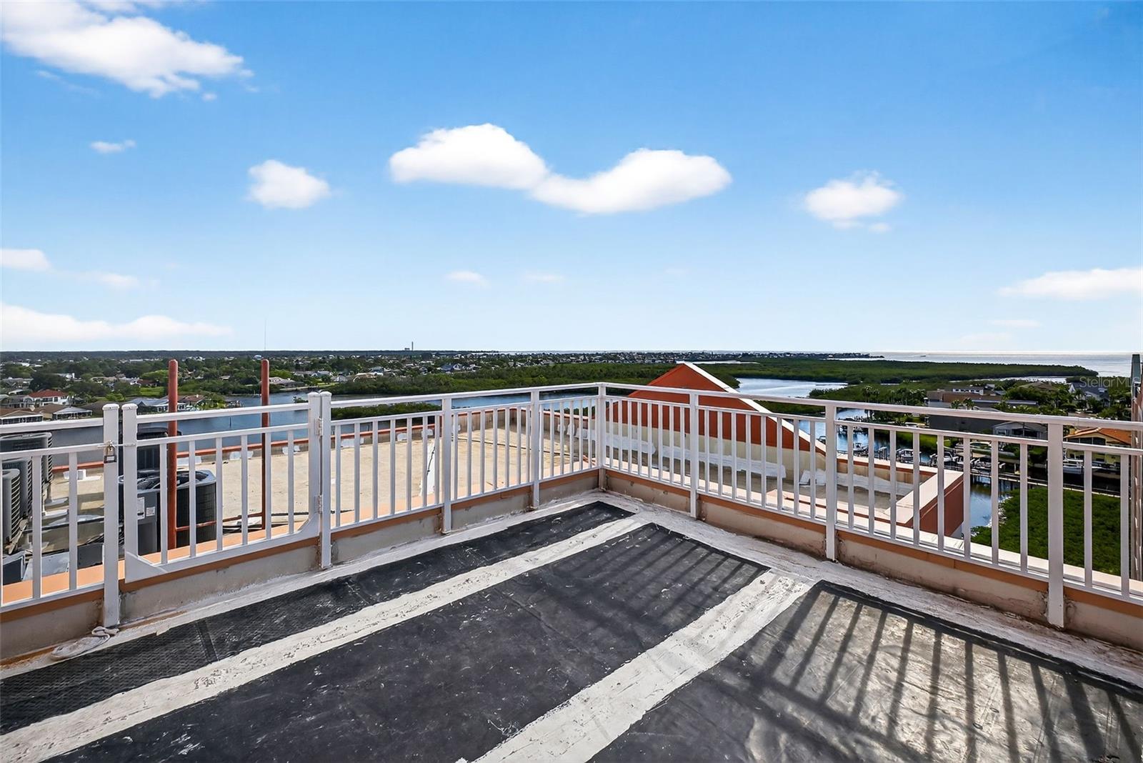 SEAVIEW PLACE - Residential