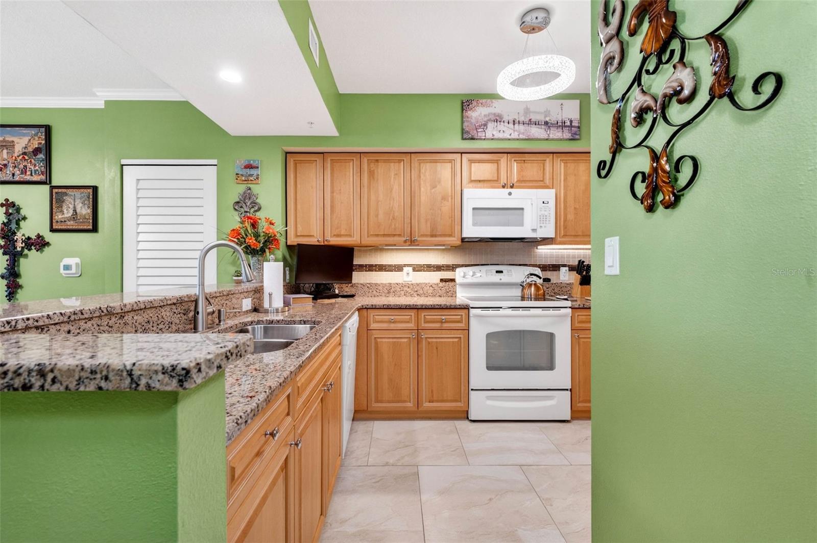 SEAVIEW PLACE - Residential