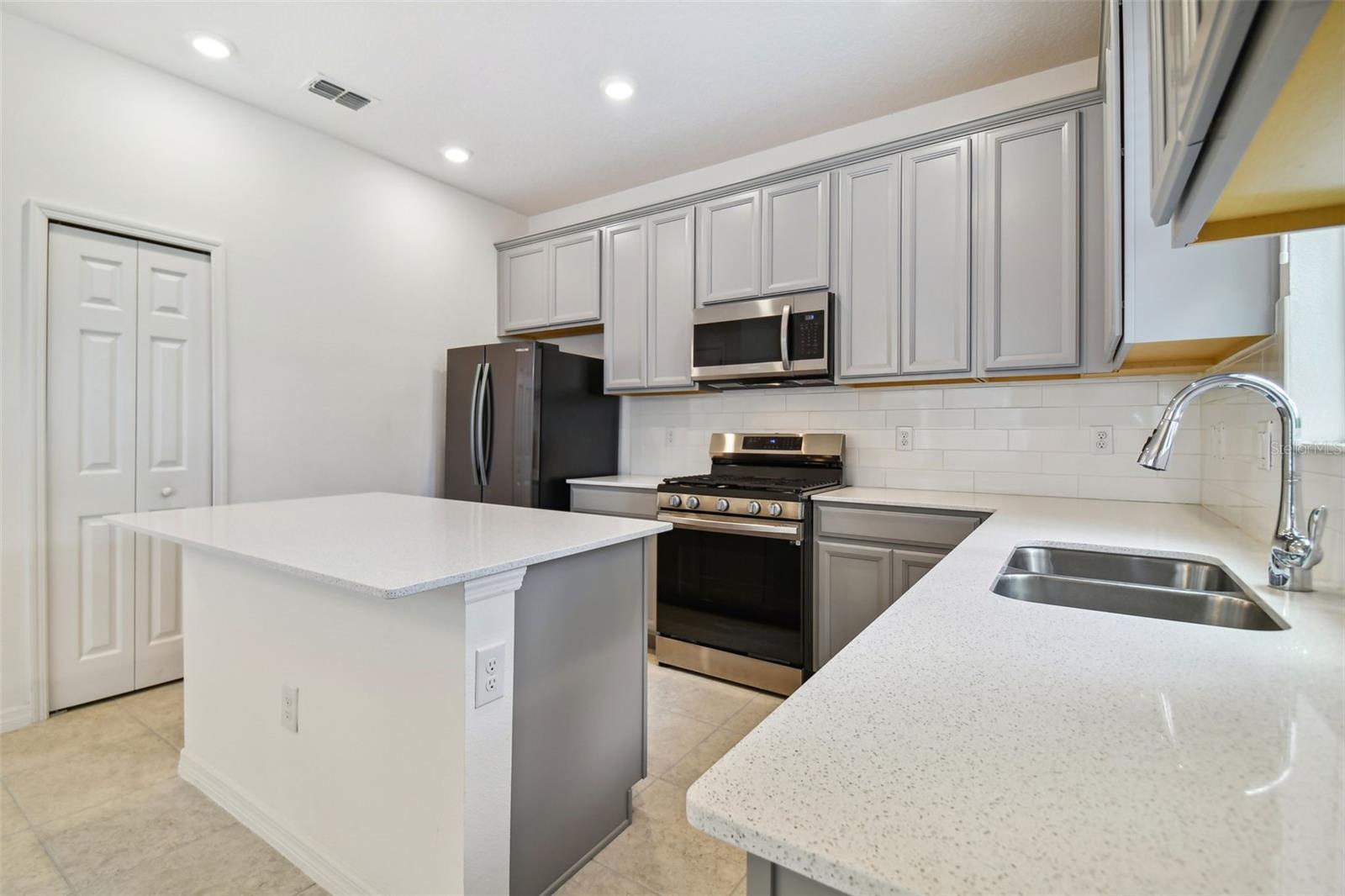 FISHHAWK RANCH WEST TWNHMS - Residential Lease