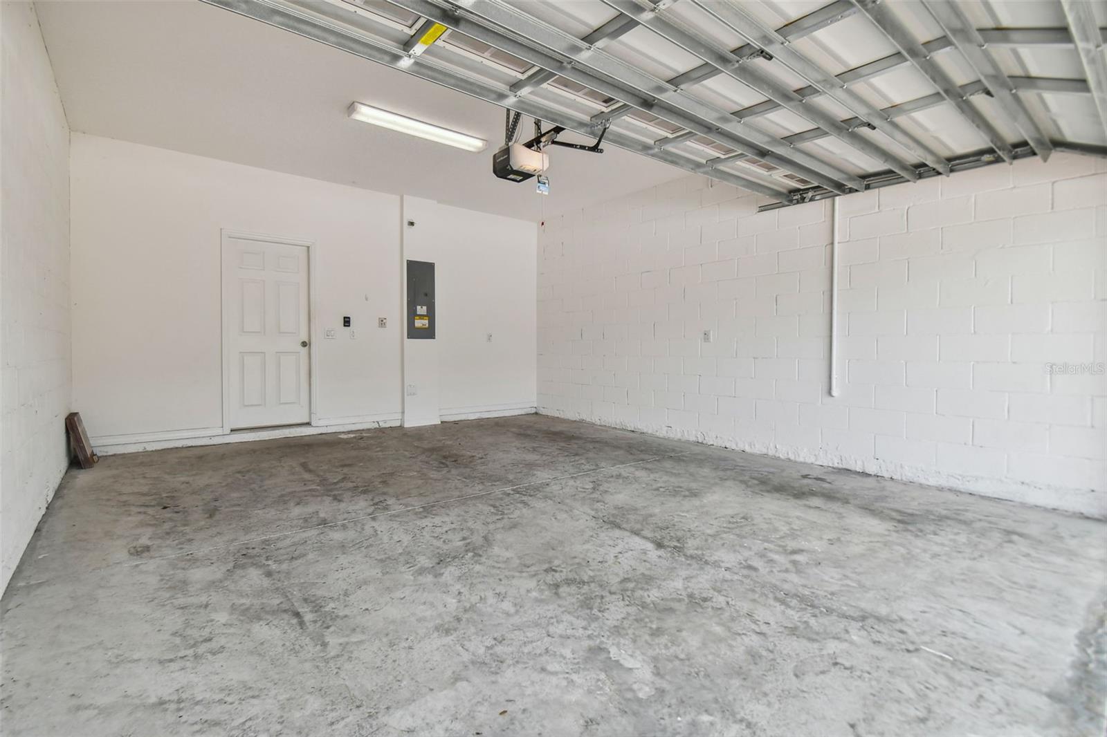 FISHHAWK RANCH WEST TWNHMS - Residential Lease