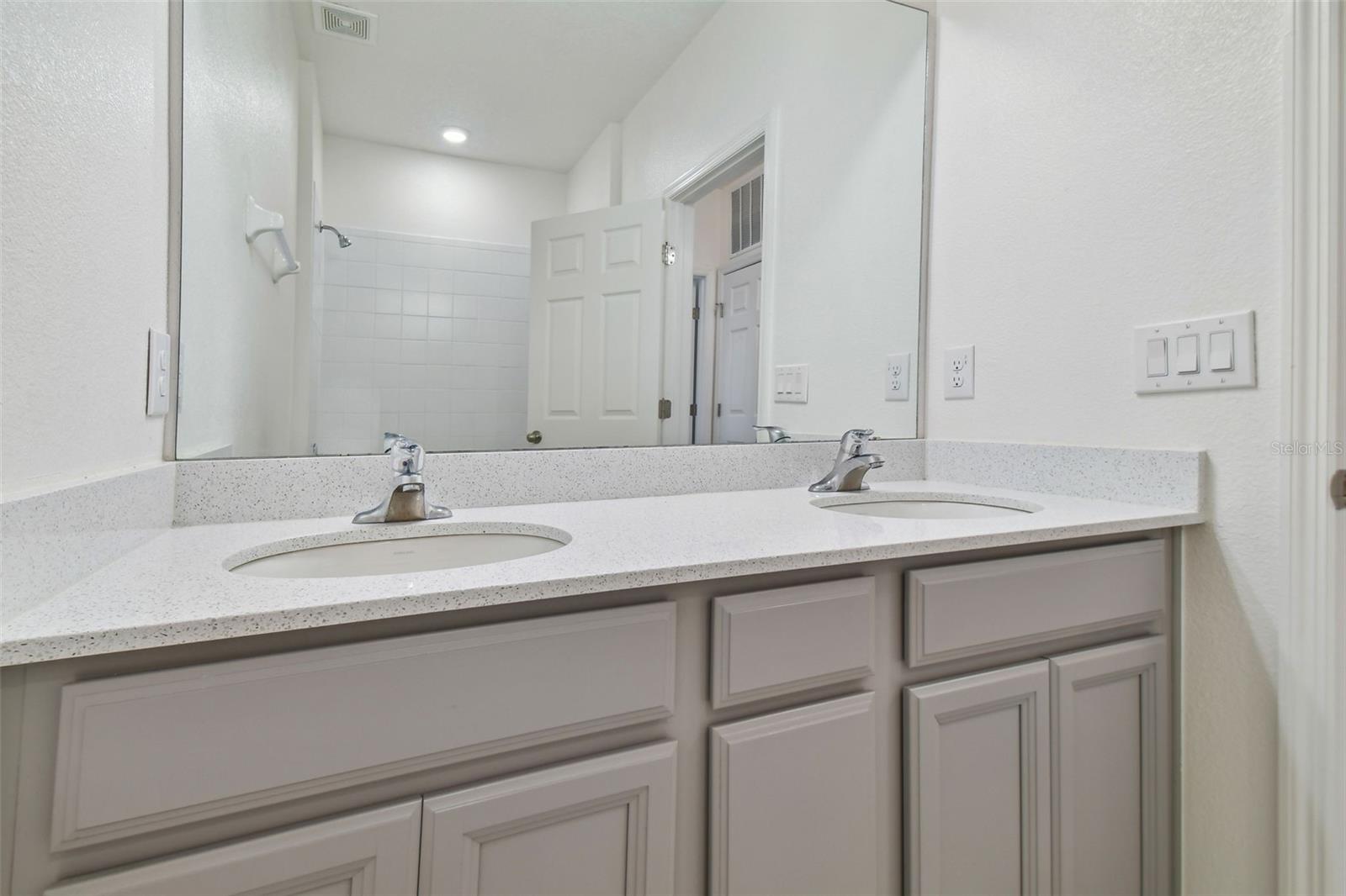 FISHHAWK RANCH WEST TWNHMS - Residential Lease