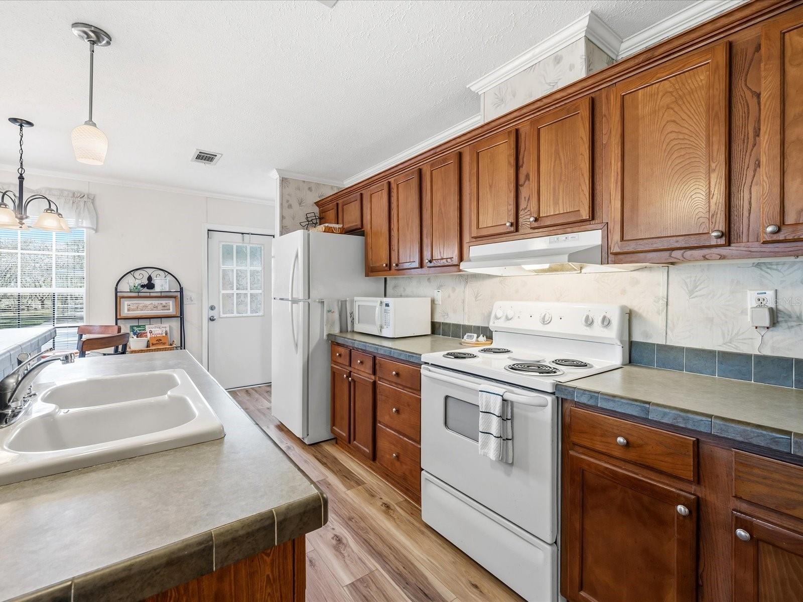 VILLAGE UNIT 04 LAKELAND - Residential