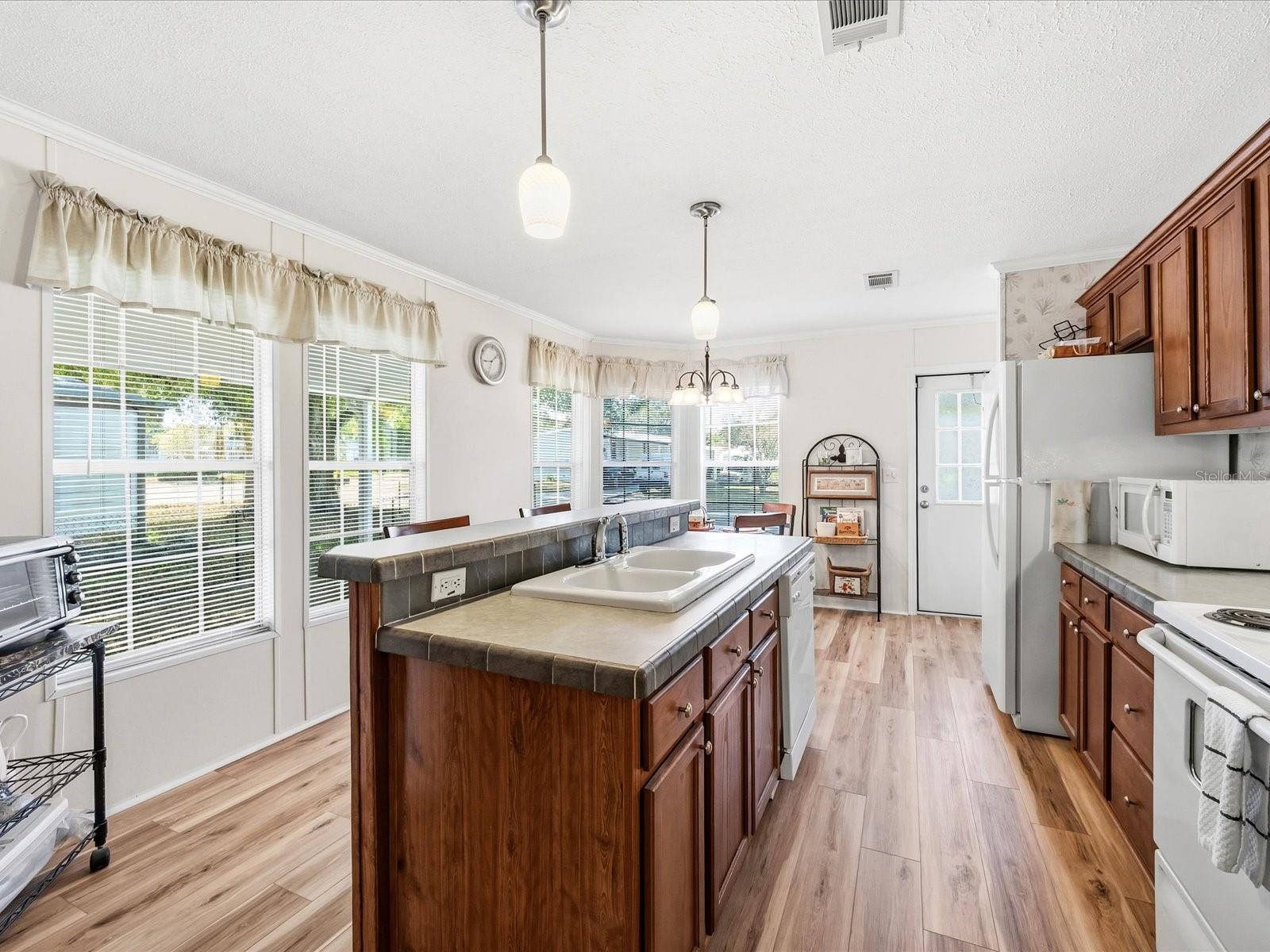 VILLAGE UNIT 04 LAKELAND - Residential