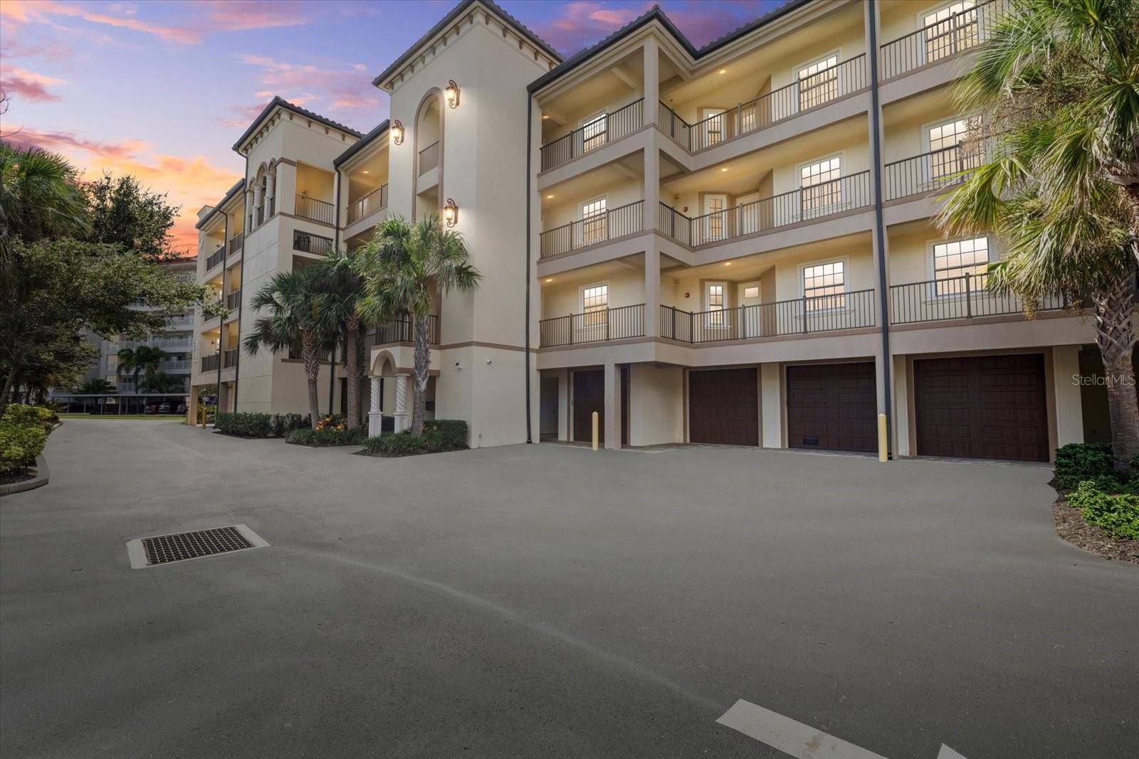 CHE VISTA - Residential