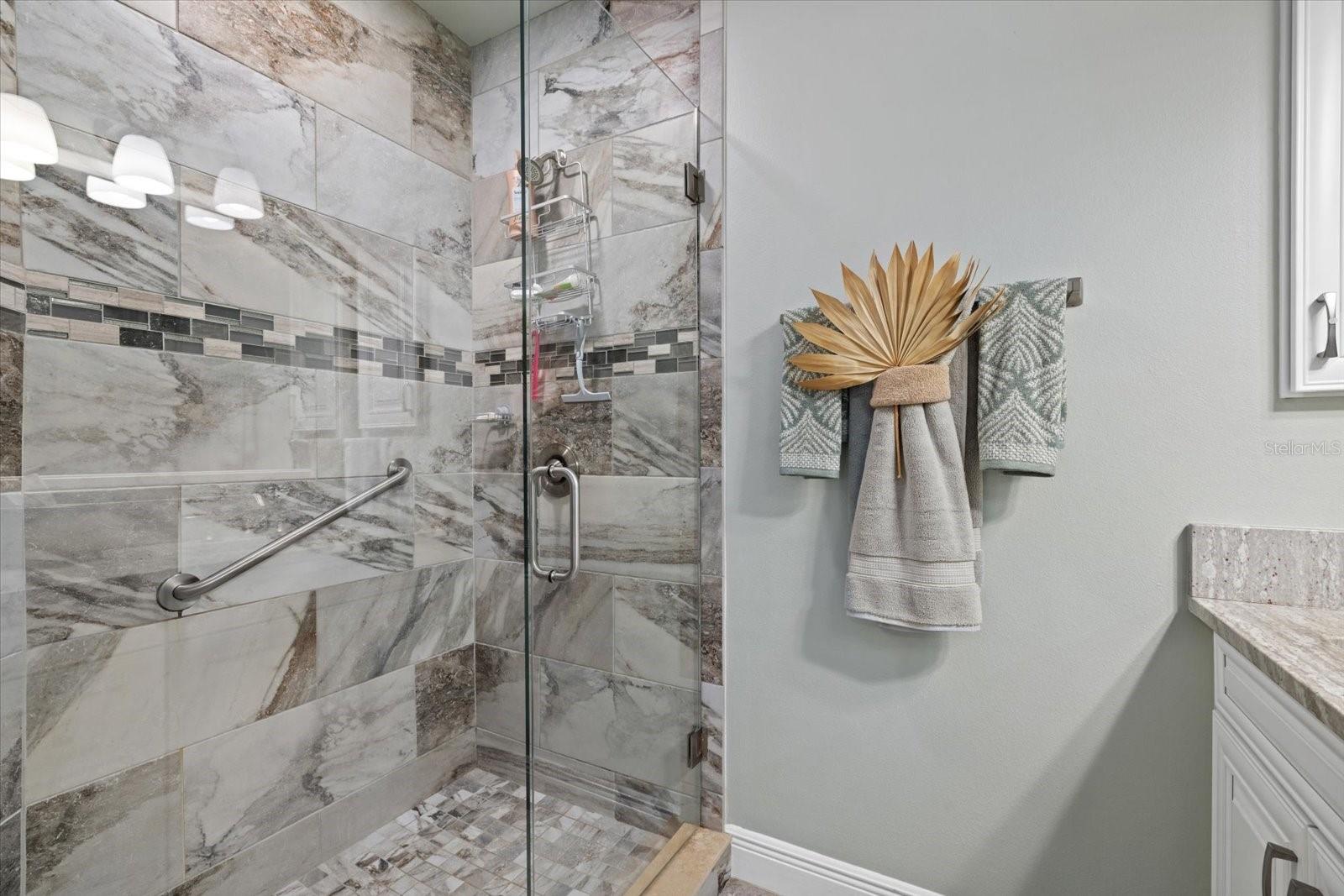 CHE VISTA - Residential