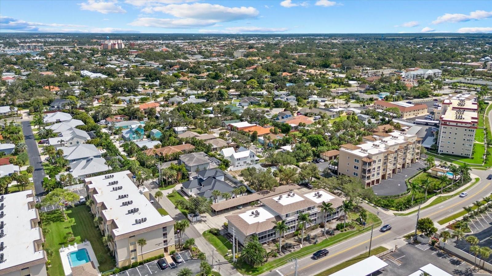 CHE VISTA - Residential