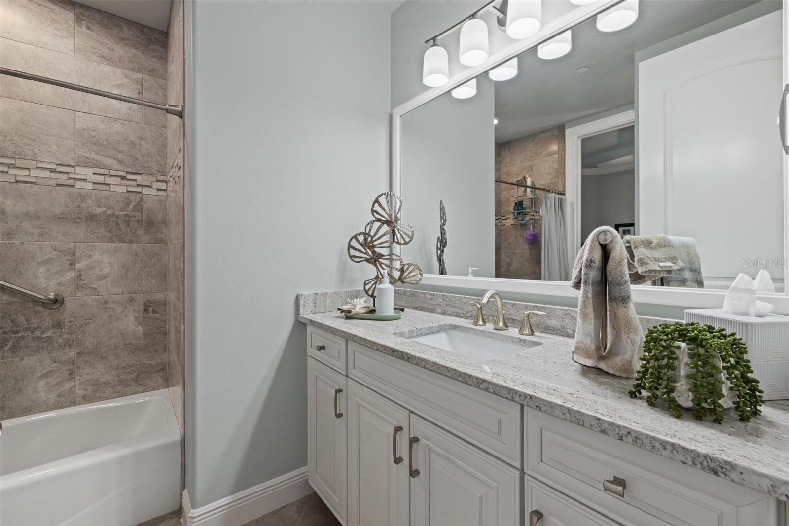 CHE VISTA - Residential