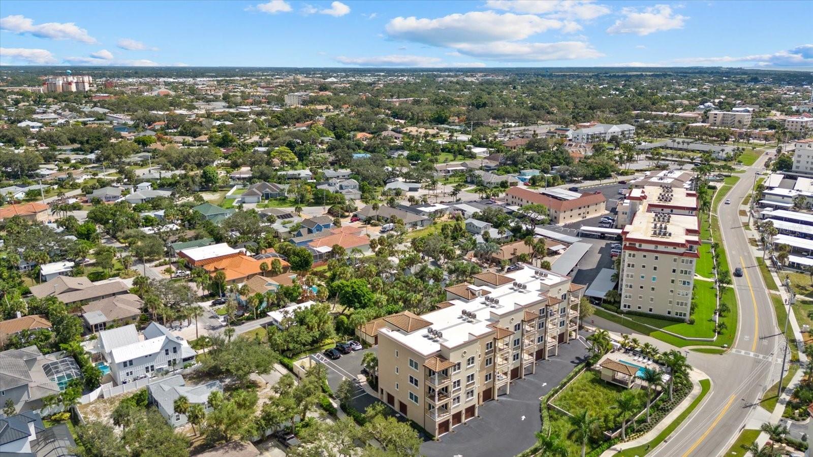 CHE VISTA - Residential