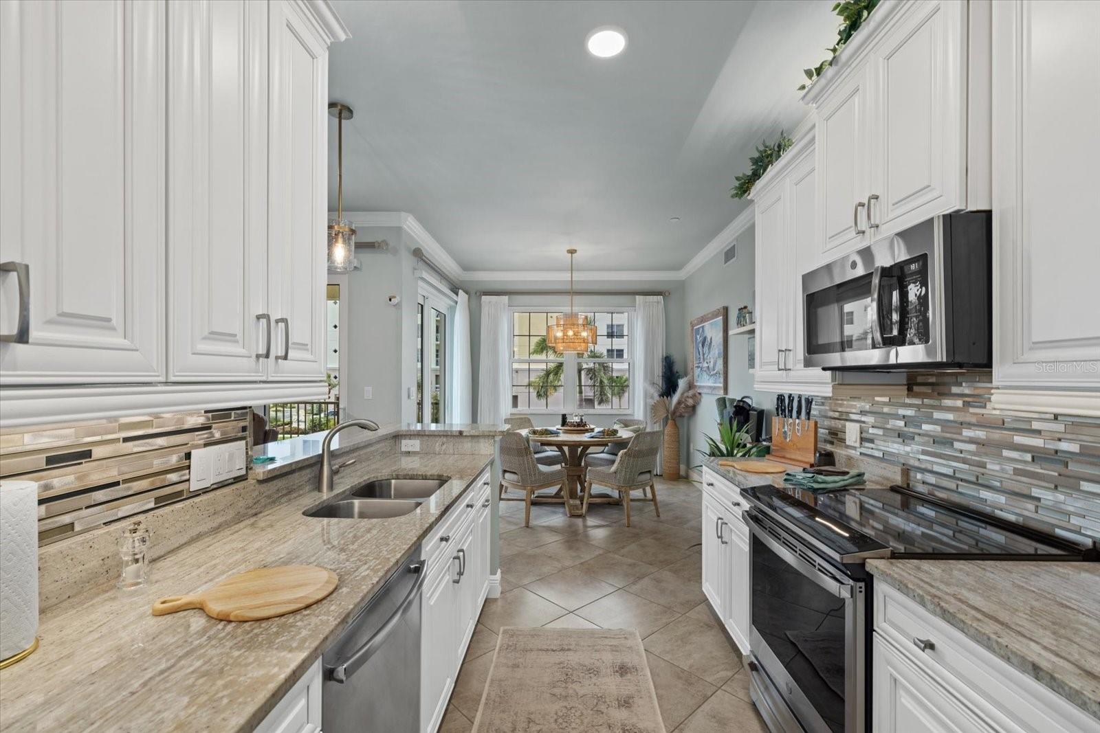 CHE VISTA - Residential