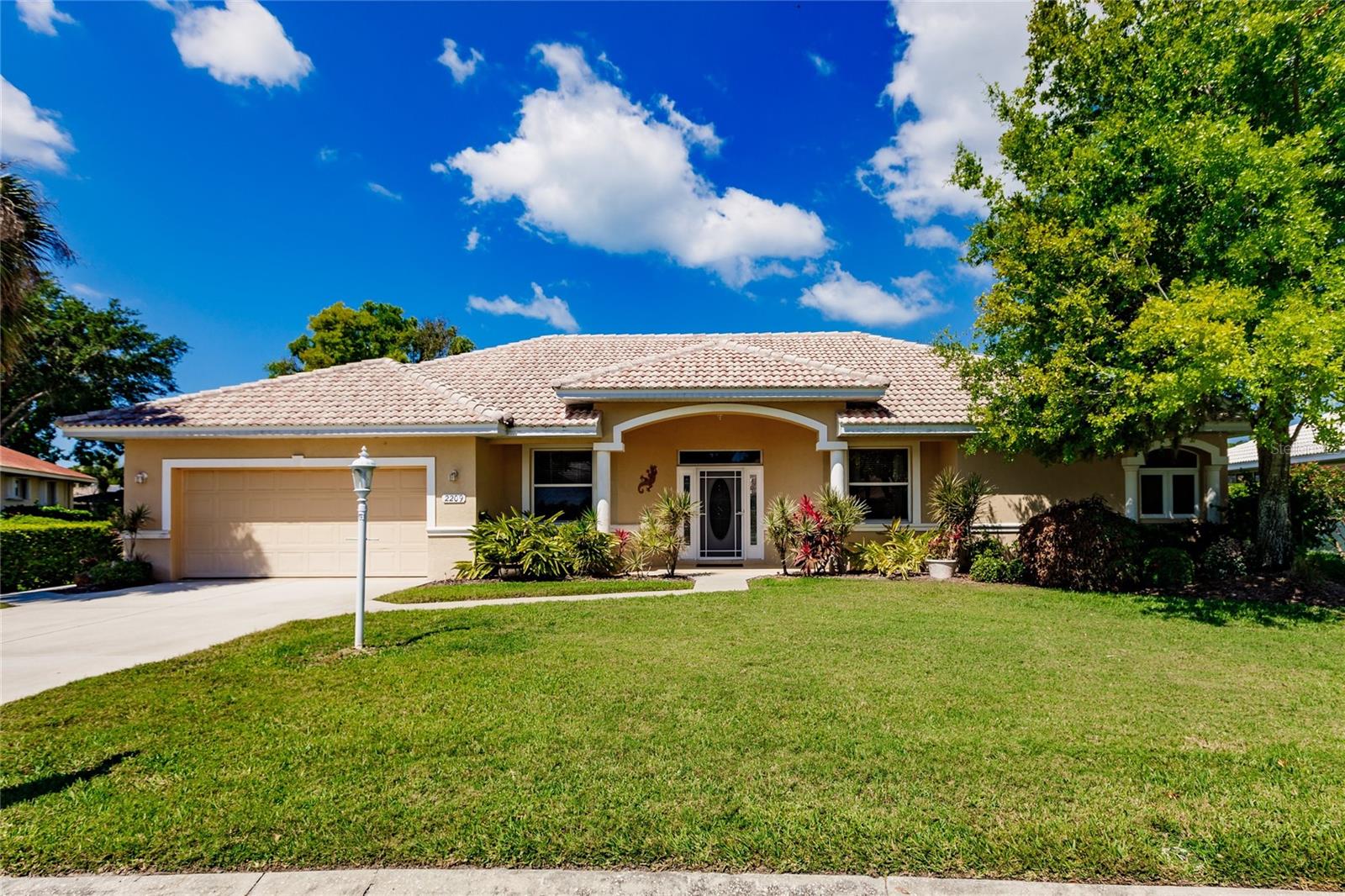 2209 SONOMA DRIVE E