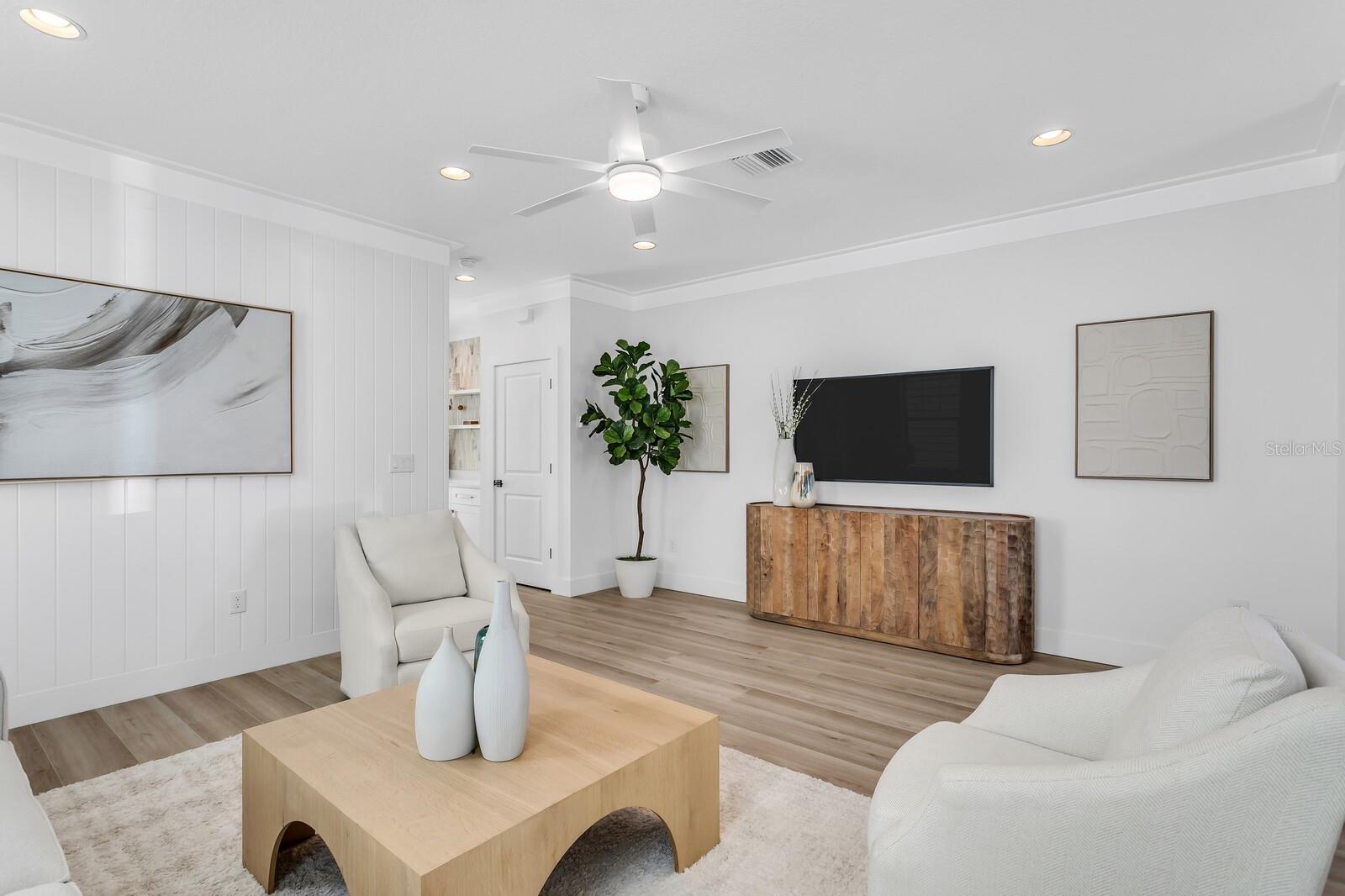 2140 W CHESTNUT STREET