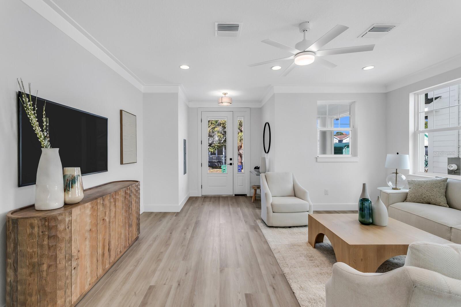 2140 W CHESTNUT STREET